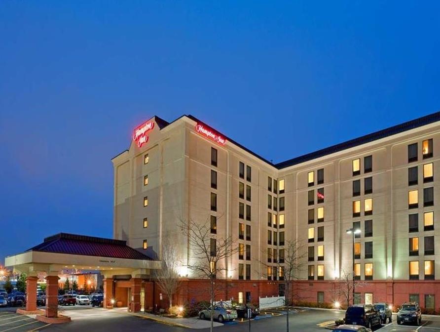 Hampton Inn Boston Logan Airport Exterior photo