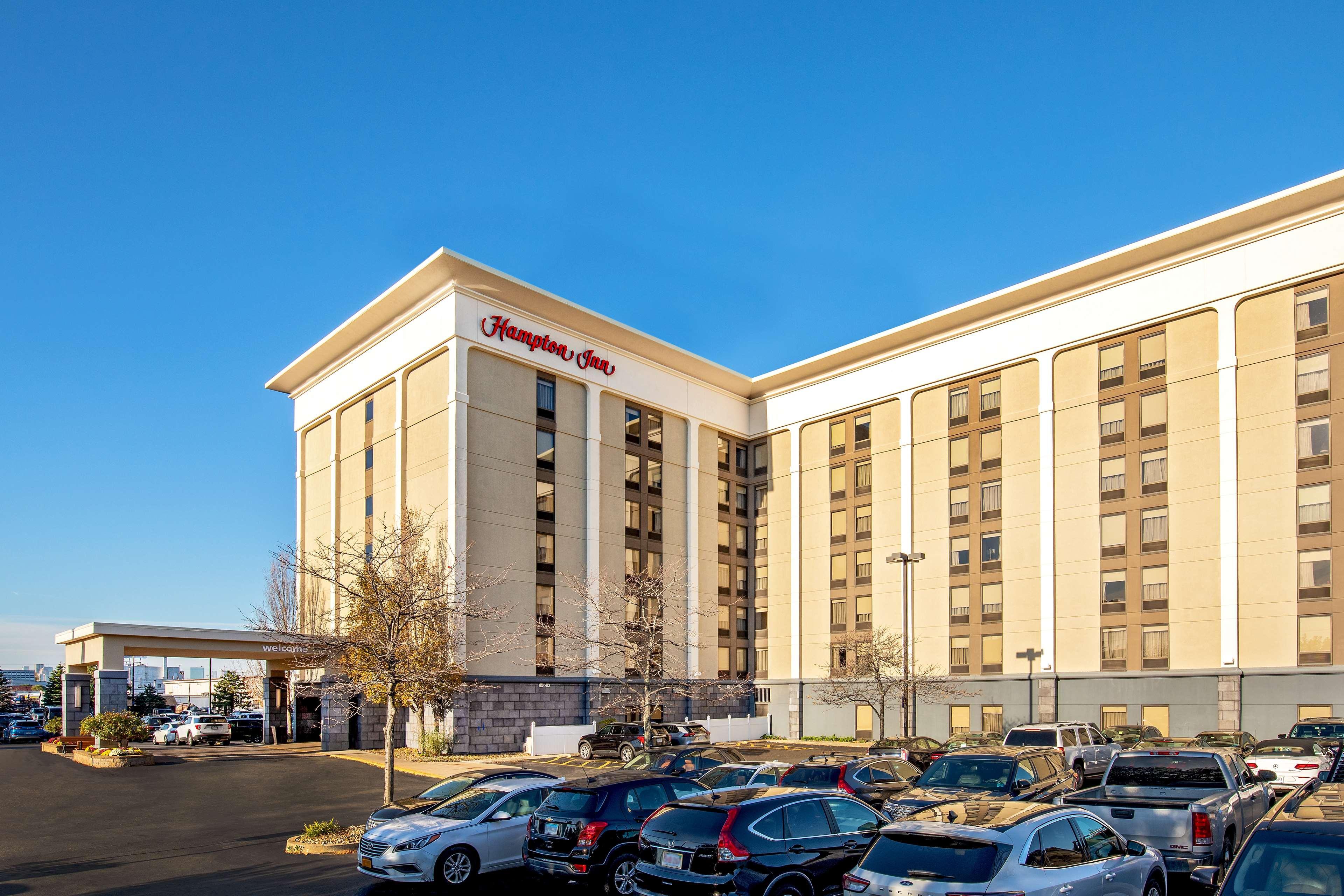 Hampton Inn Boston Logan Airport Exterior photo